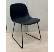Kunststof Sledestoel Shadow Black - Muuto Fiber Side Chair