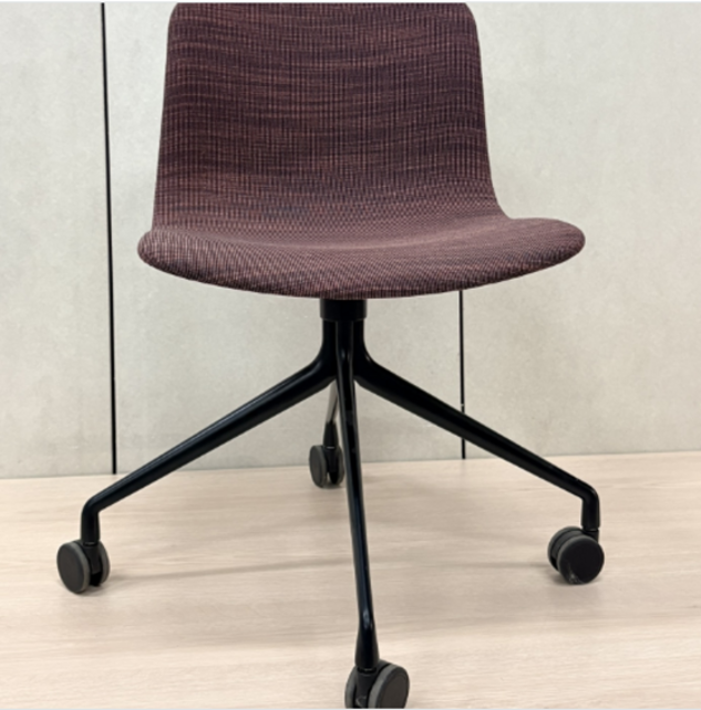 HAY About A Chair AAC 15 – Draaibare stoel op wielen