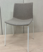 Minimal Fabric Side Chair Grijs - Fredericia Pato