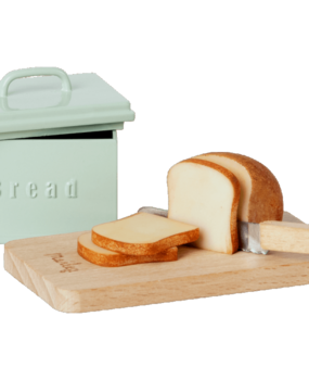 Maileg miniature bread box w. cutting board and knife