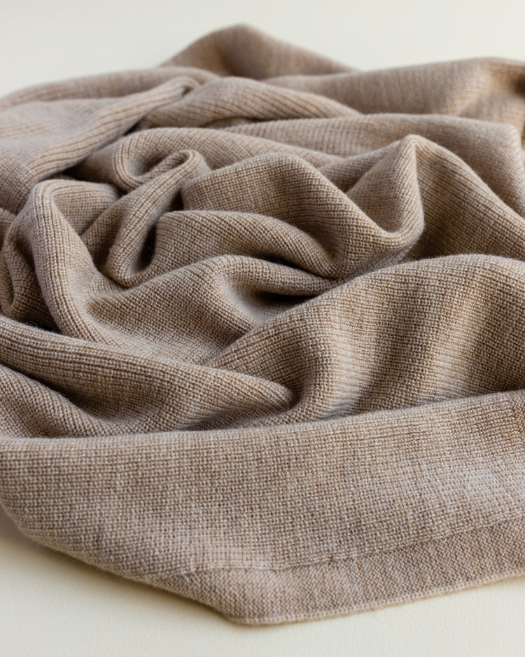 Hvid Blanket Felix Sand