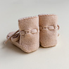 Hvid Babyslofjes booties Apricot – Merinowol Hvid Babyslofjes booties Apricot – Merinowol