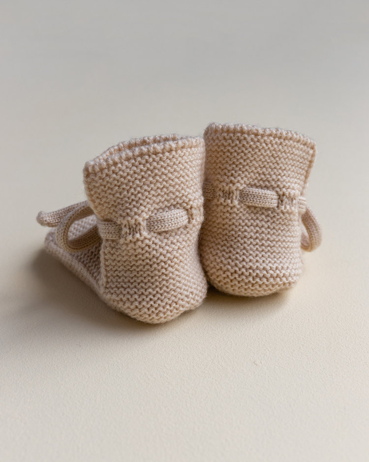 Hvid babyslofjes van merinowol oat