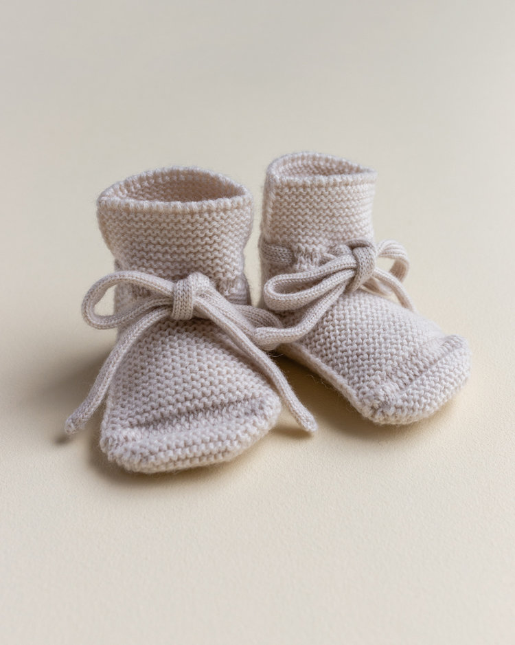 Hvid babyslofjes van merinowol crème
