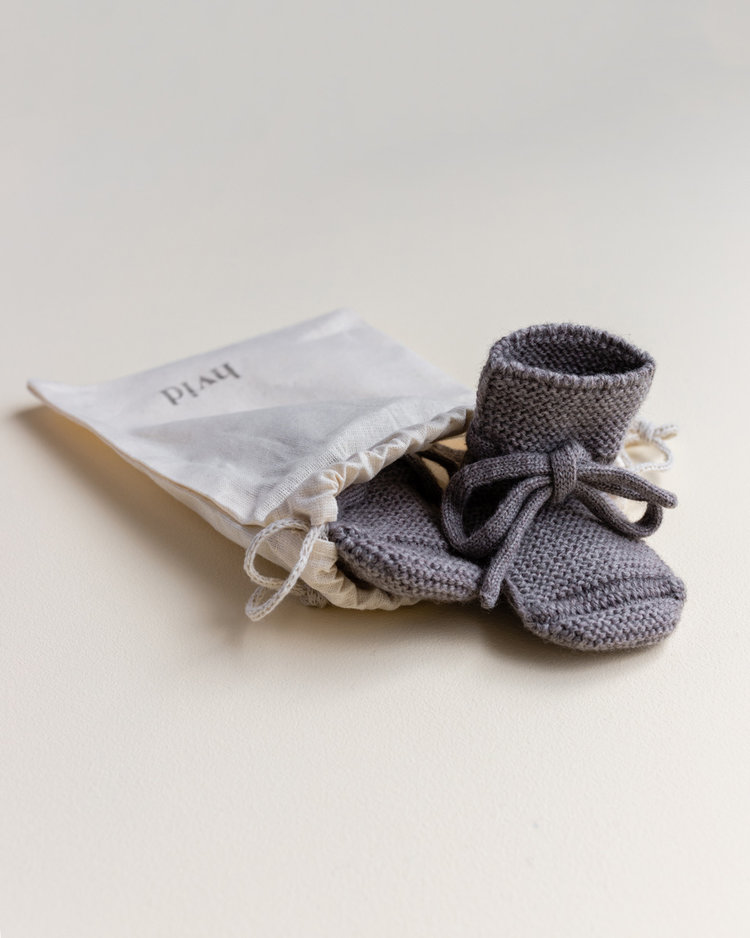 Hvid babyslofjes van merinowol otter