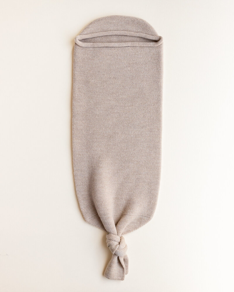 Hvid baby cocoon Sand - merinowol