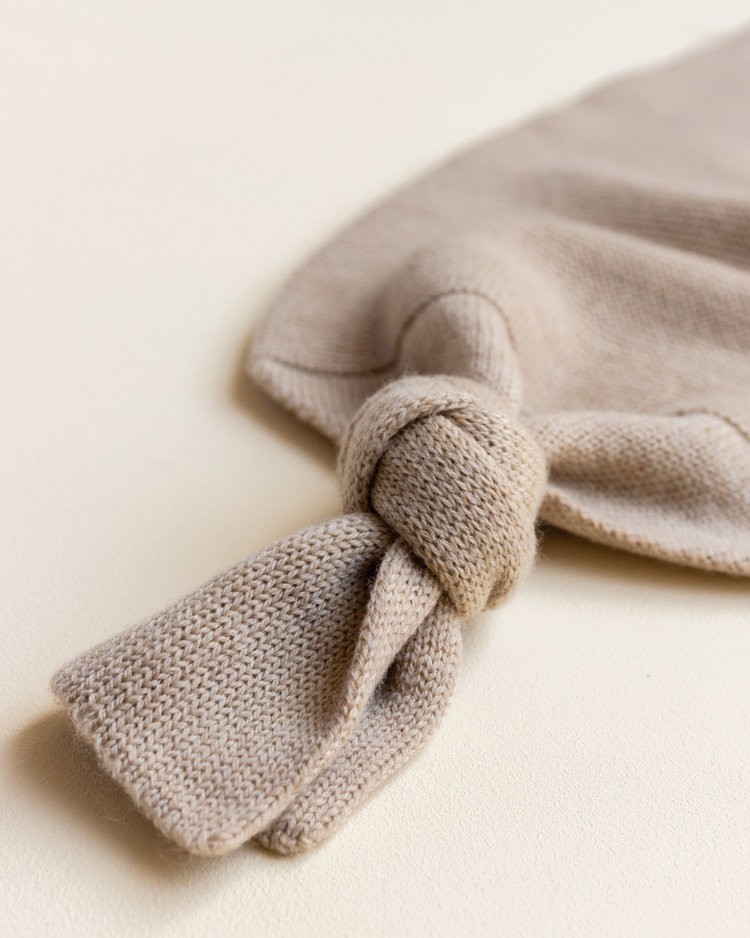 Hvid baby cocoon Sand - merinowol