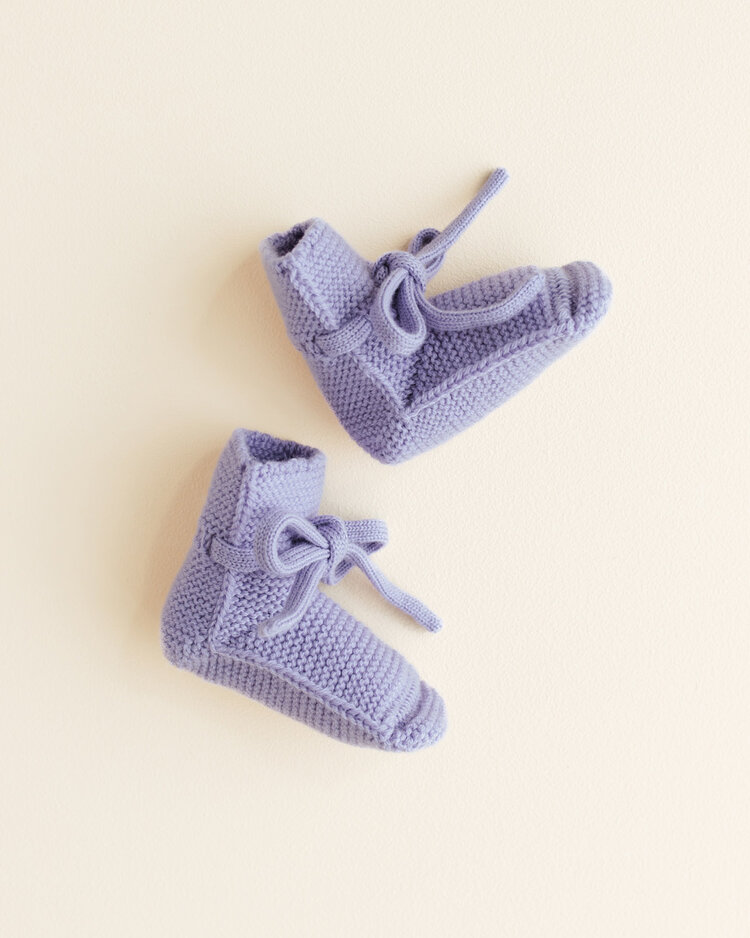 Hvid babyslofjes van merinowol lila