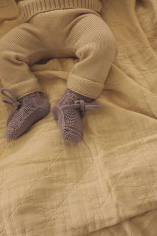 Hvid babyslofjes van merinowol lila Hvid babyslofjes van merinowol lila