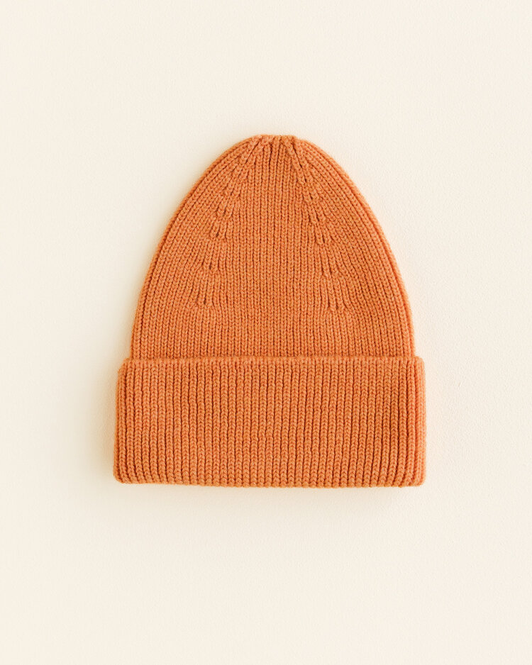 Hvid beanie merinowol oranje