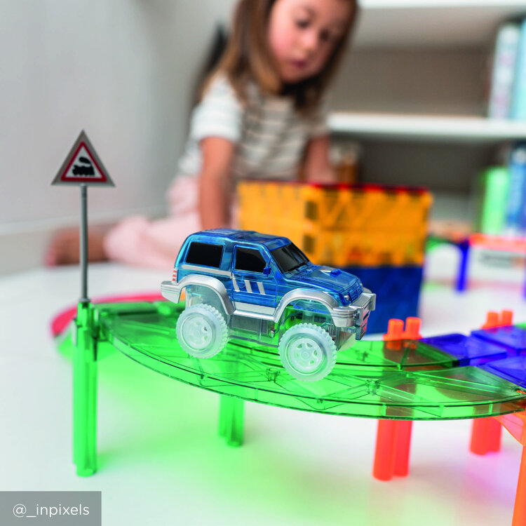 Cleverclixx Race track car blue