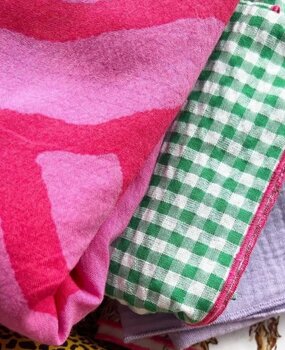 Studio Nilala Scarf pink & red Studio Nilala Scarf pink & red