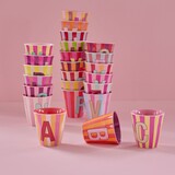 Rice Melamine beker alfabet - STREEP roze kleuren Rice Melamine beker alfabet - STREEP roze kleuren