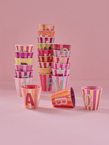 Rice Melamine beker alfabet - STREEP roze kleuren