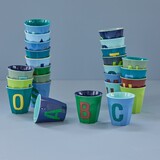 Rice Melamine beker alfabet - blauwe kleuren Rice Melamine beker alfabet - blauwe kleuren