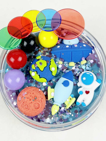 Invitation to imagine Space surprise pot