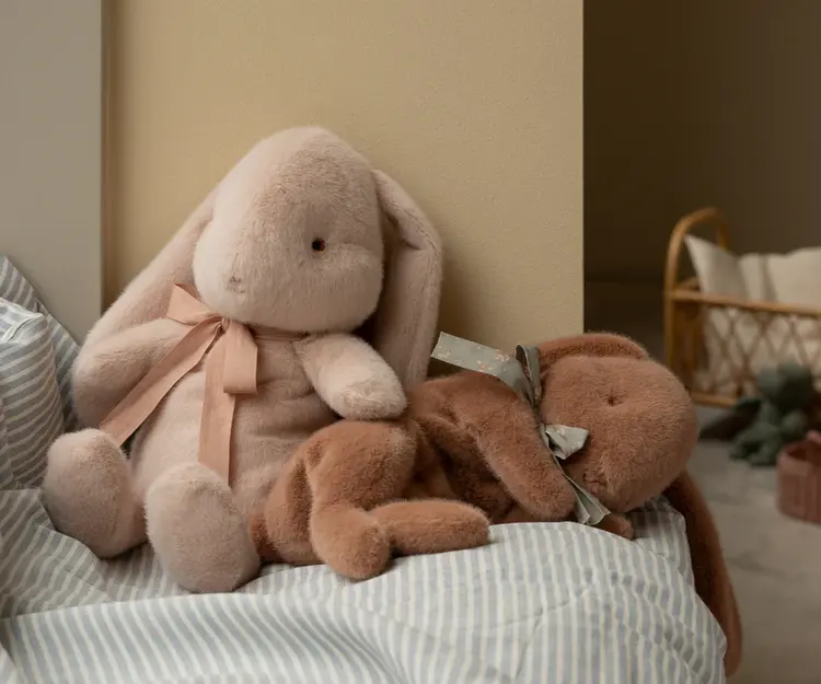Maileg Sleeping bunny plush, Small - Soft brown