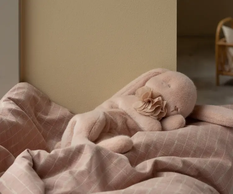 Maileg Sleeping bunny plush, Small - Powder