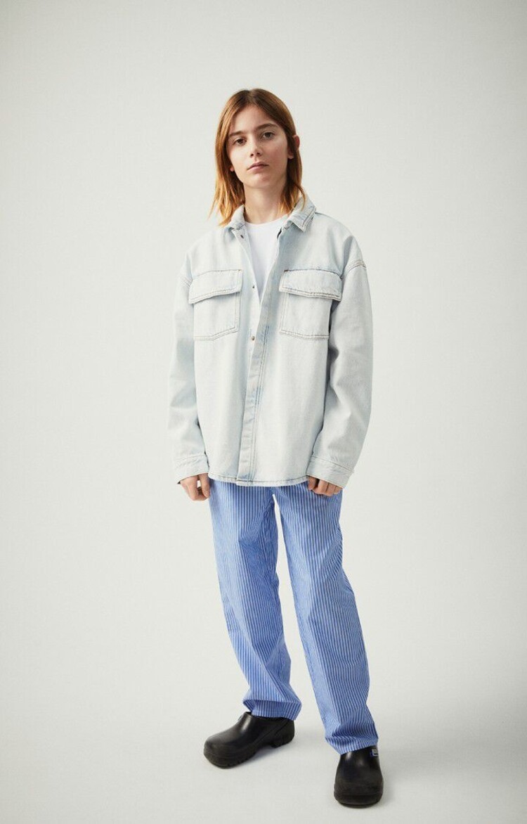 American Vintage denim blouse in lichtblauwe kleur