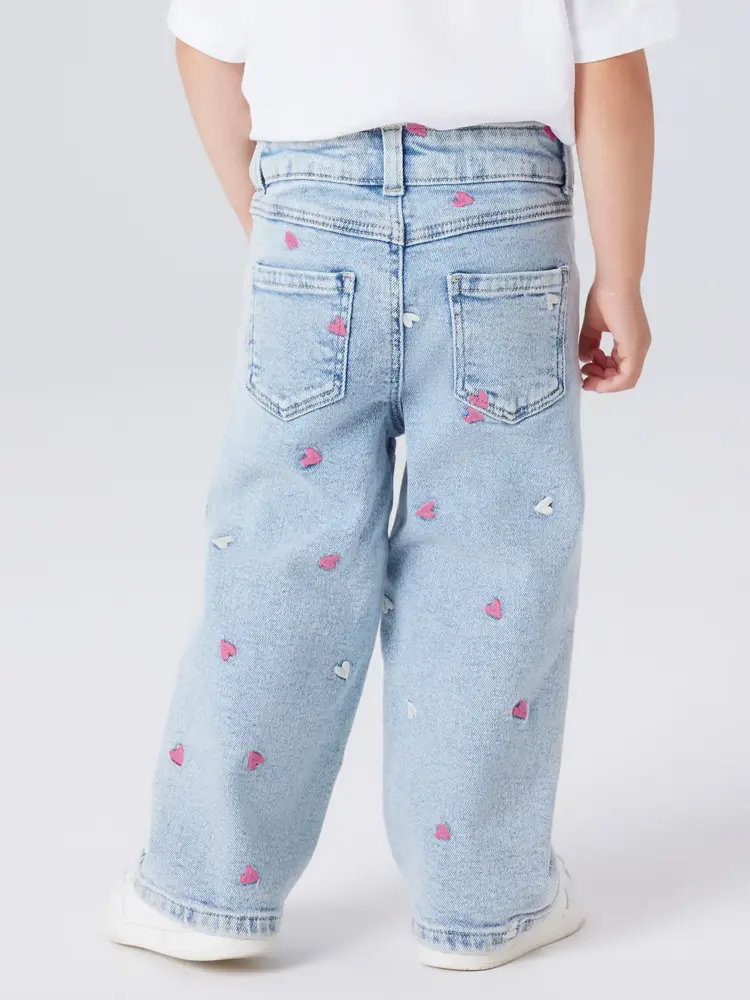 Name It lichtblauwe spijkerbroek met witte en roze hartjes