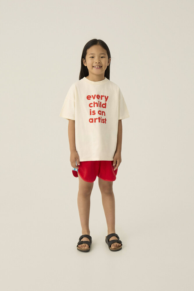 The Campamento oversized t-shirt met rode print 'Every child is an artist'