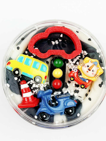 Invitation to imagine On the Go surprise pot