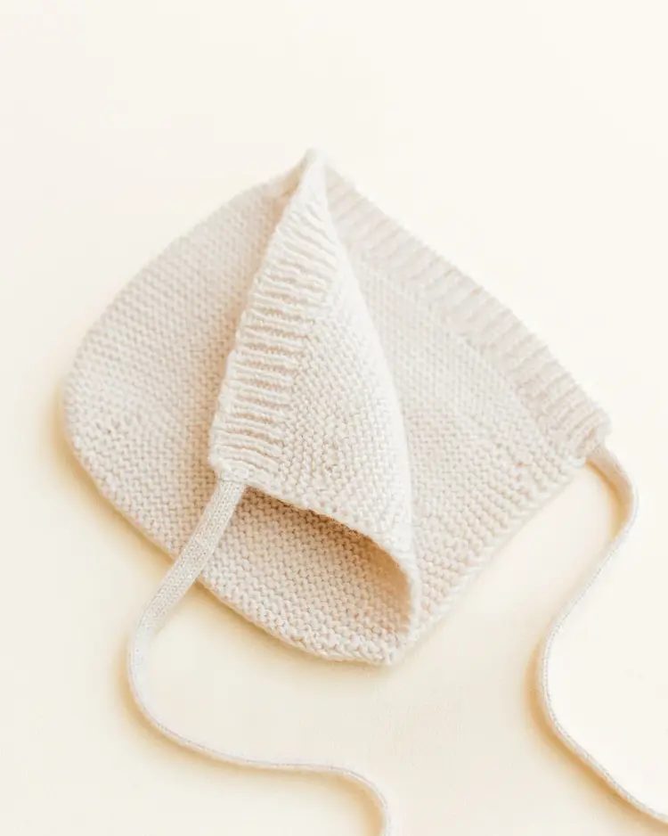 Hvid Bonnet Dolly babymutsje Cream