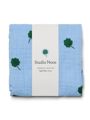 Studio Noos Swaddle Print Medium Light Blue Clover