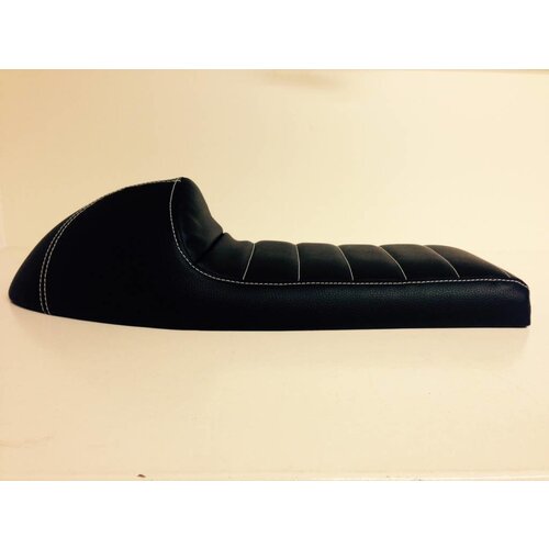 Selle rembourrée noire Café Racer Tuck N' Roll Type 31