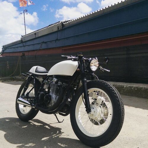 C.Racer Selle noire Café Racer Tuck N' Roll Type 33