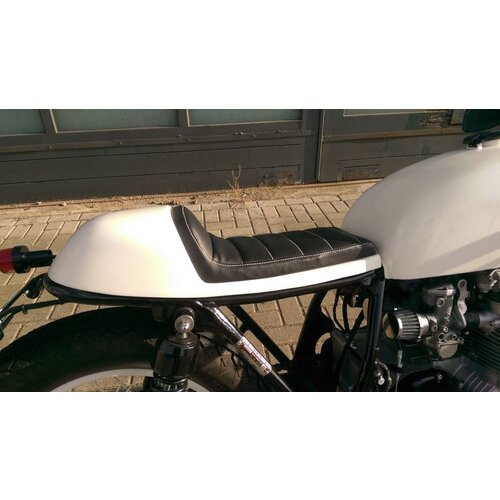 C.Racer Selle noire Café Racer Tuck N' Roll Type 33