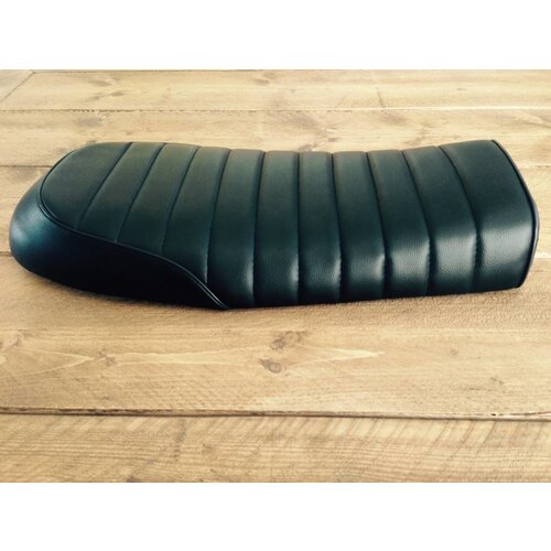 Selle noire Brat Tuck 'N Roll Type 42