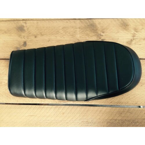 Selle noire Brat Tuck 'N Roll Type 42