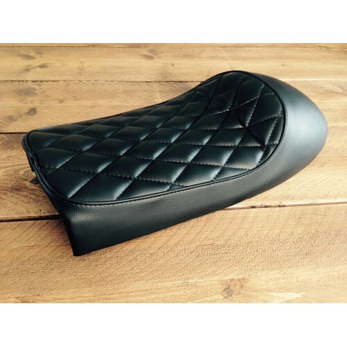 Selle noire Café Racer Diamond Stitch 25