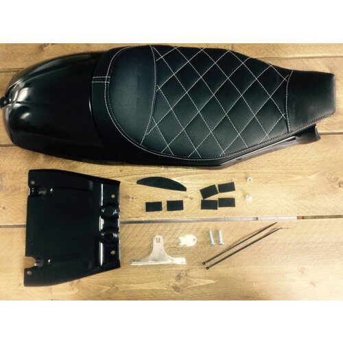 C.Racer Selle noire Diamond Triumph Bonneville 2008 avec assise 50
