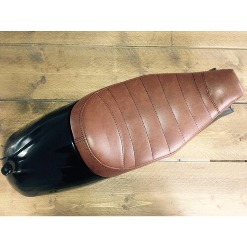 C.Racer Selle chocolate Tuck N' Roll Triumph Bonneville 2008 avec assise 53