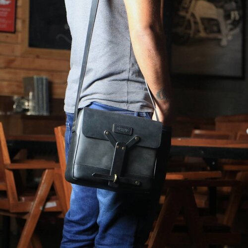 Trip Machine Messenger Bag - Black