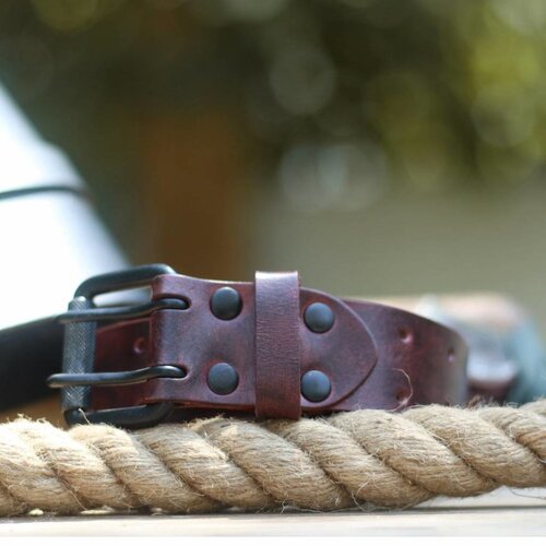 Trip Machine Ceinture à double ardillon rouge cerise