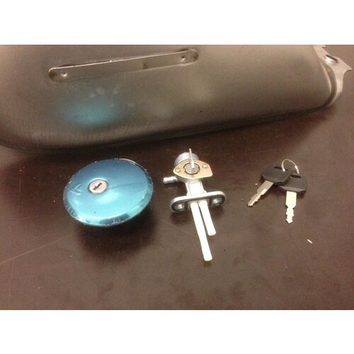 Réservoir de carburant style Suzuki avec accessoires - type 2