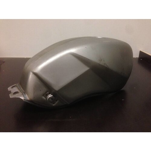 Réservoir de carburant avec accessoires type 6