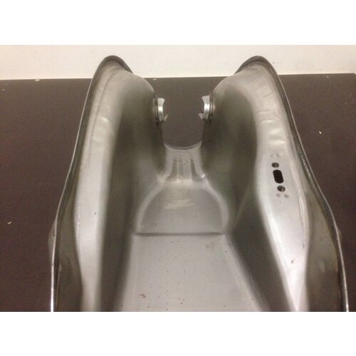 Réservoir de carburant avec accessoires type 6