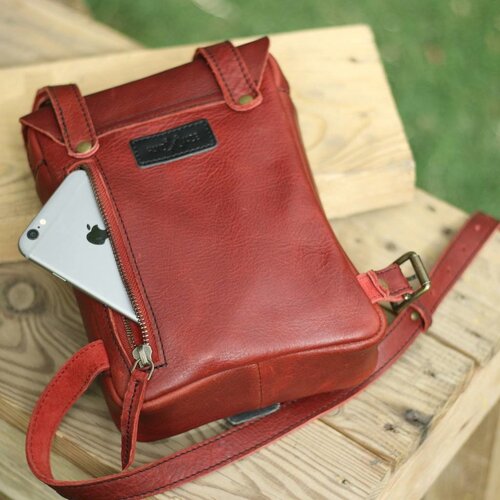 Trip Machine Thigh Bag - Cherry Red