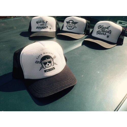 MCU Casquettes noires et blanches