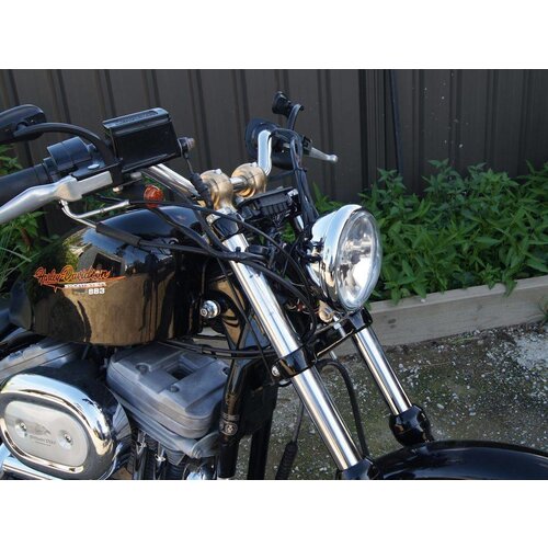 5.75" Classic Chrome Headlight with Bottom Mount