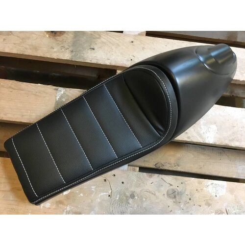 C.Racer Cafe Racer Seat Tuck 'N Roll Long Zwart Type 19