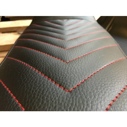 C.Racer Flat Tracker Seat Vintage Black / Red "V For Vendetta" 21