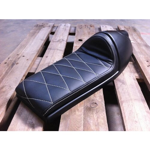 C.Racer Cafe Racer Seat Diamond Stitch Inbouw Achterlicht Zwart Type 92