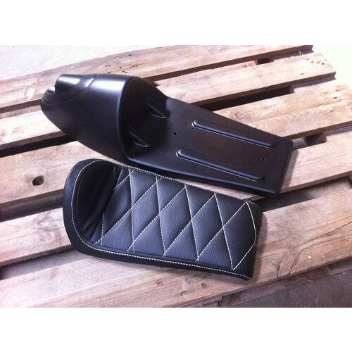 C.Racer Cafe Racer Seat Diamond Stitch Inbouw Achterlicht Zwart Type 92