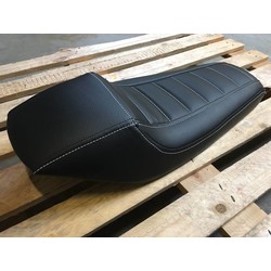 Selle noire entièrement rembourrée Tracker 105