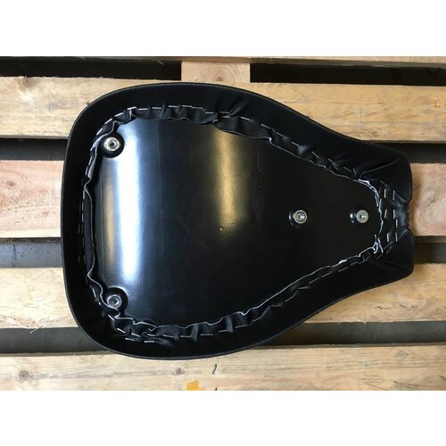 C.Racer Bobber Big Tuck 'N Roll Black Seat 5